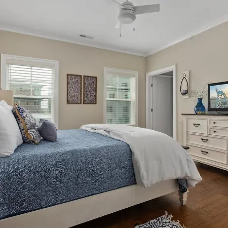 Residence 201N At The Sandcastle Condominiums
